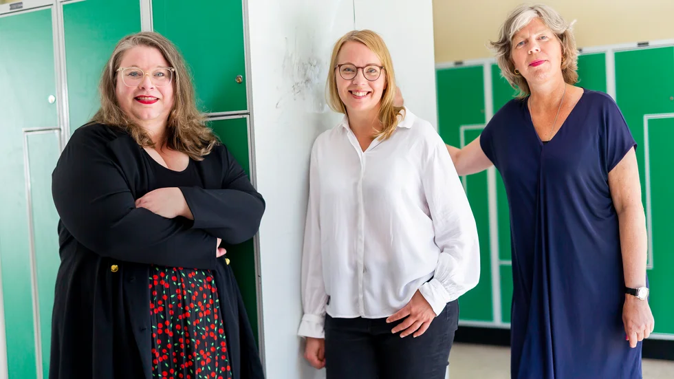 Sara Ohlsson, Lisa Björbo och Johanna Lindbäck har tillsammans skrivit boken "Tolv" för barn i mellanåldern som utspelar sig i en skolklass.