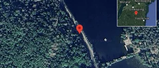 Träd över vägen påverkar trafiken