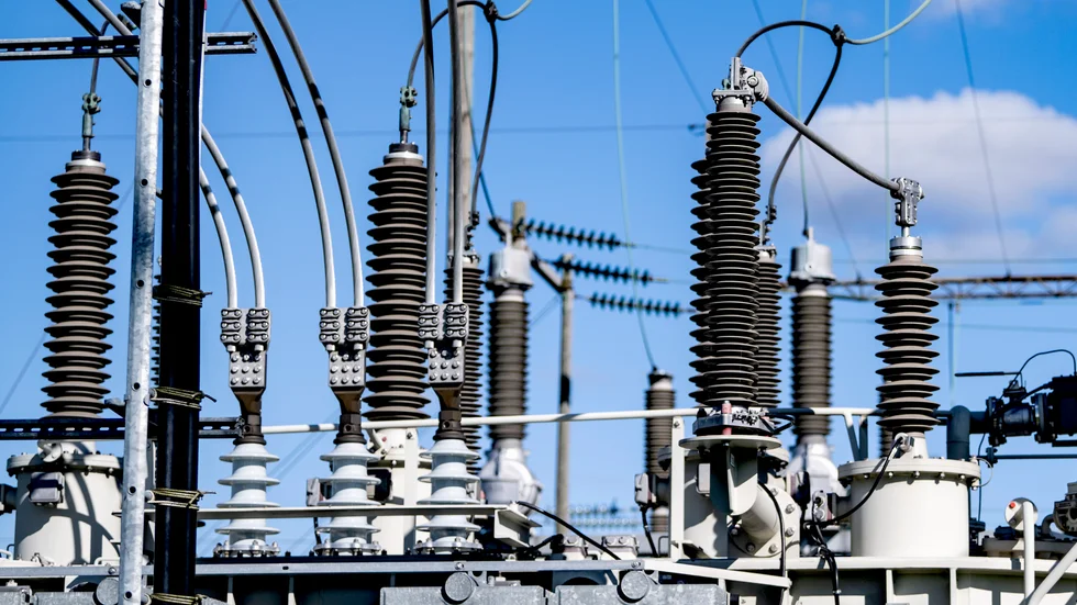Elnäten är en av våra viktigaste infrastrukturer och nu behöver vi investera för en kraftig utbyggnad, samtidigt som befintligt elnät måste rustas upp, skriver Tomas Malmström och Catherine Lillo, Energiföretagen.