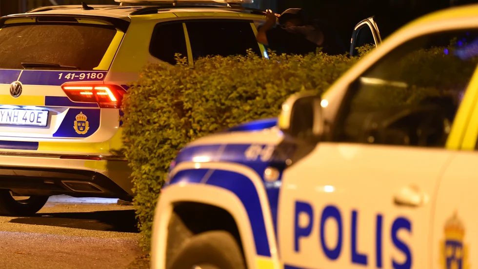 "Det är klart att vi tittar på ett eventuellt samband", säger förundersökningsledaren Andes Wigholm på polisens enhet för grova brott.