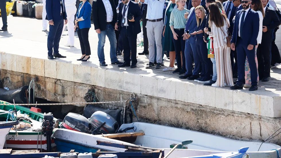 Ursula von der Leyen och Giorgia Meloni besökte ön Lampedusa dit tusentals flyktingar tagit sig.