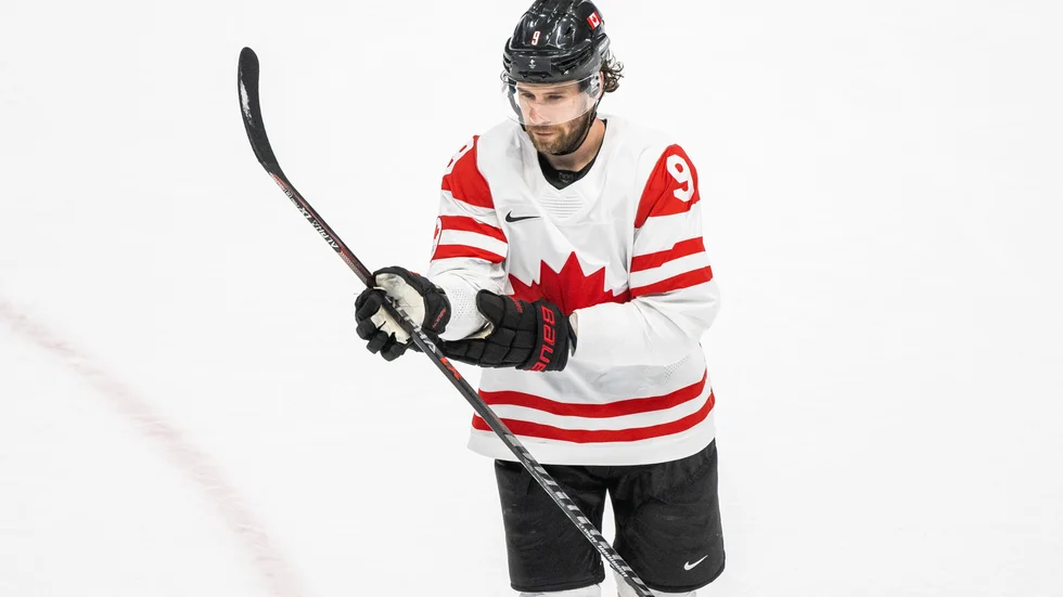 Corban Knight värvas in från KHL och blir därmed Berns ersättare till Oscar Lindberg.