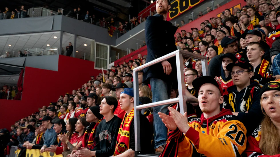 Intresset för Luleå Hockey är rekordstort. "Vi hade kunnat sälja ännu fler säsongskort, vi har fått neka folk", säger Jocke Darhammar biljettansvarig Luleå Hockey.