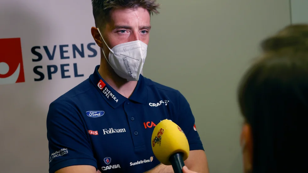 Calle Halfvarsson behåller munskydd på även efter att coronapandemin förklarats avslutad. Arkivbild.