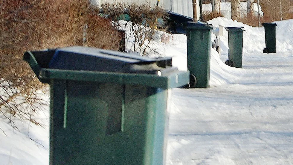 Soptunnor väntar på tömning.