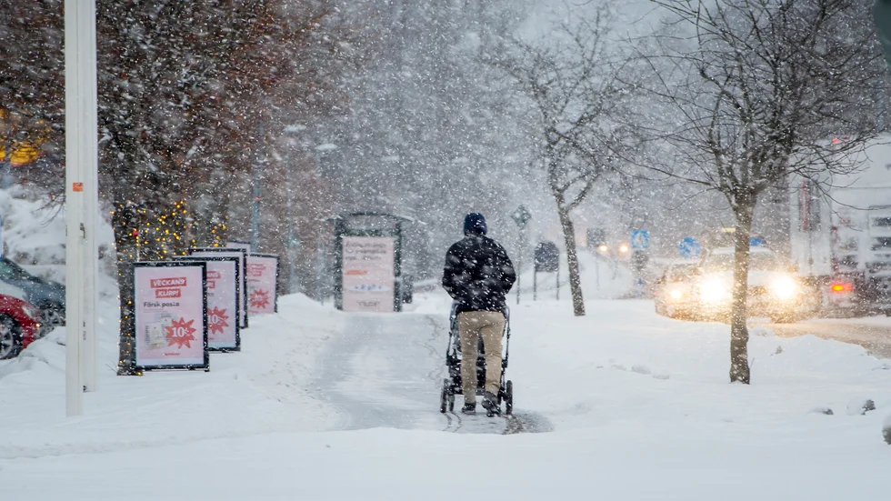 En rejäl snösmocka kan slå till mot östra Sörmland. Fram till tisdag eftermiddag kan det falla runt en decimeter snö, enligt SMHI. Arkivbild