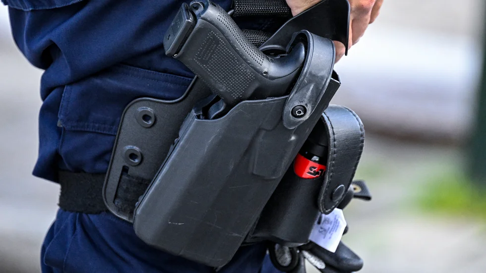 En polis avlossade ett vådaskott med sin Glock-pistol (Bilden är tagen i ett annat sammanhang.) 