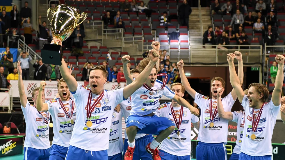 Mika Kohonen md VM-bucklan. Han blev världsmästare inte mindre än fyra gånger.