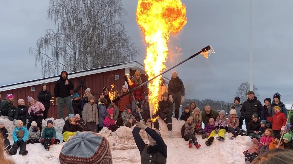 Med denna sprakande eldshow avslutar vi dagens live. Tack för att ni hängt med!