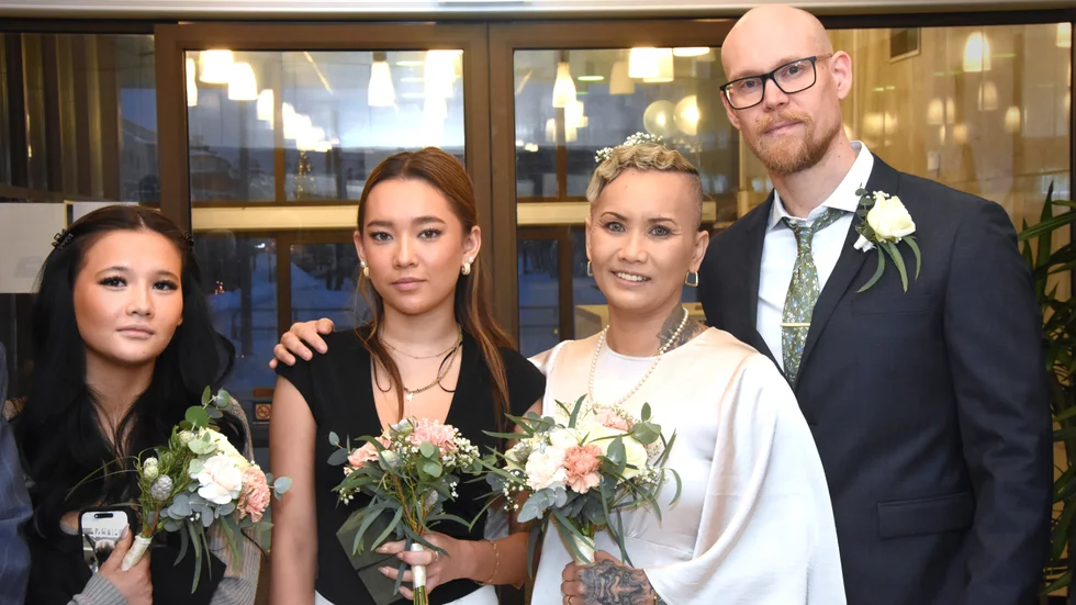 Berith Nilsson gifte sig med sin Tony Rönnbäck. Här på bilden med Beriths döttrar Moa och Tuva Nilsson-Levinsson.