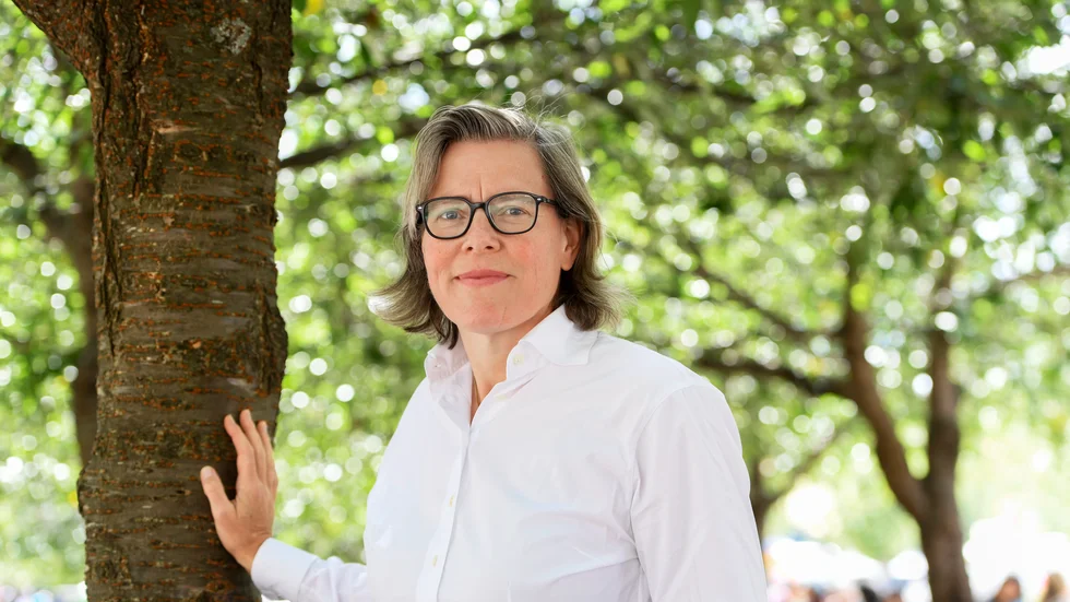 Lena Andersson fick sitt stora publika genombrott 2013 med romanen "Egenmäktigt förfarande". Senast gav hon 2022 ut konspirationsromanen "Koryféerna".
