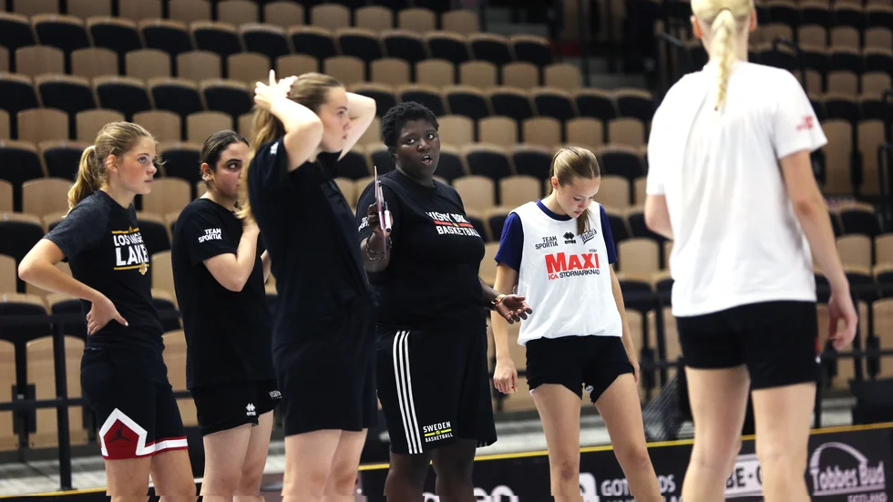 Caroline Muzito-Bagendas Visby Ladies var chanslöst i de två första träningsmatcherna för säsongen.