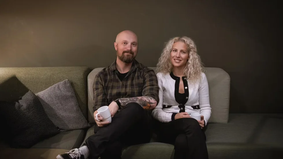 Mattias Andersson och Sandra Dahlberg gick i samma lilla fjällskola och när Sandra kontaktade honom för illustrationer till boken visade sig att de inte bodde så långt ifrån varandra i Stockholm.