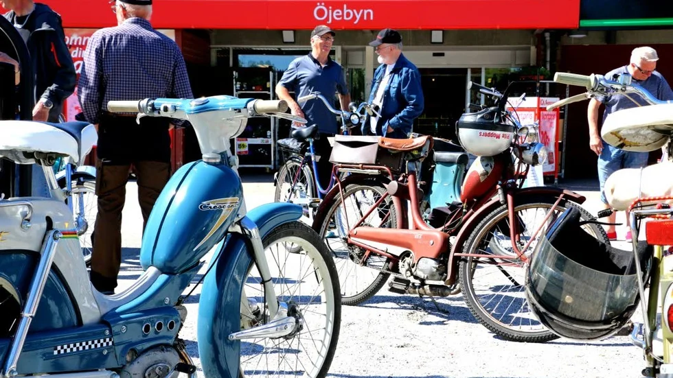 Mopeder. "Moppers" var på plats och visade upp sina mopeder.