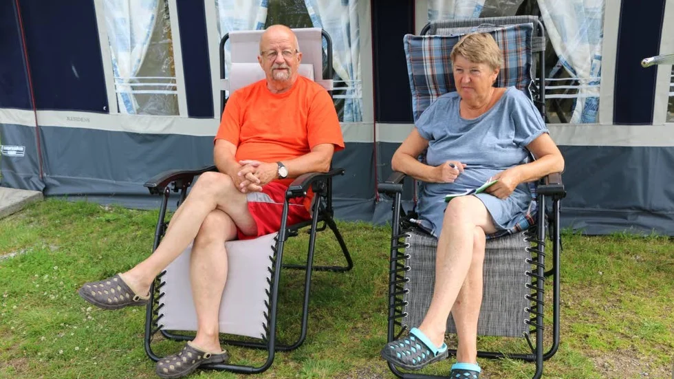 HELA SOMAREN. Karl-Erik och Katarina Berg campar hela sommaren på Borgaurddens camping.