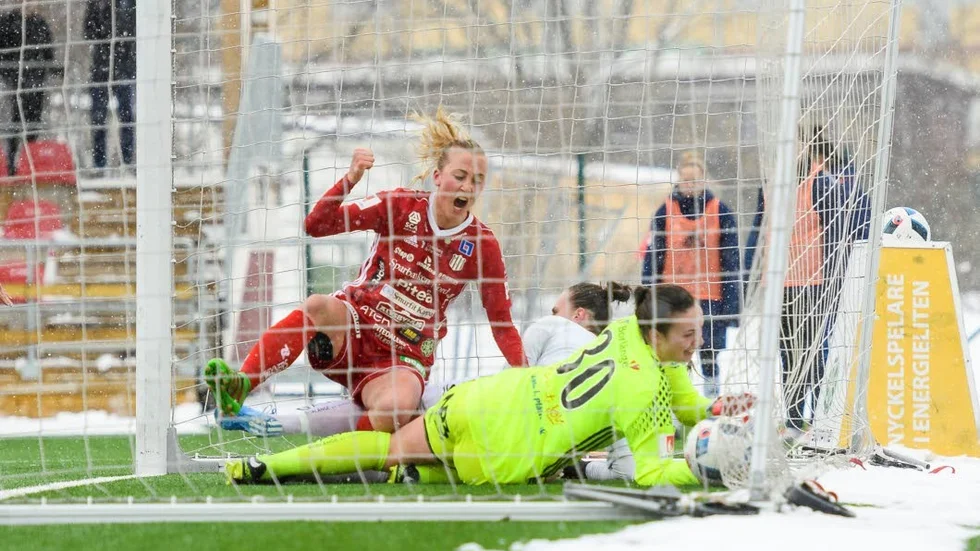 MÅL. Julia Karlernäs nickade in två inlägg av June Pedersen i senaste matchen.
