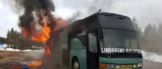 Rallybussen gick förlorad i lågorna