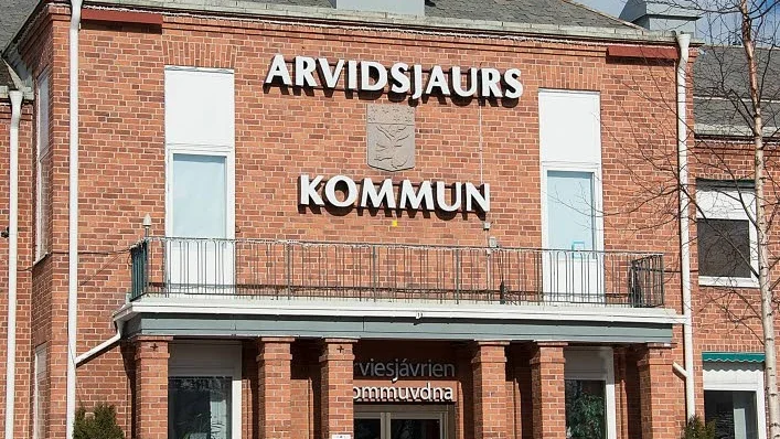 ARVIDSJAUR. "Det är hög tid att Arvidsjaurs kommun anpassar den politiska organisation till den verklighet och förändringar som bland annat minskad befolkning innebär." skriver S-politiker från Arvidsjaur.