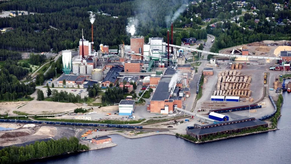 Blir kvar. Skillnaden för verksamheten relaterad till skogsindustrin blir enligt Björn Lyngfelt bara att besluten kommer närmare verksamheten. "Skogen står där den står och fabrikerna står där de står".