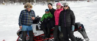 Familjen lever livet i väglöst land