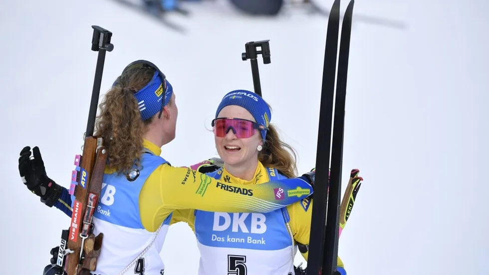 Hanna Öberg kramade om Mona Brorsson efter målgång då hon hade missat sina guldchanser.