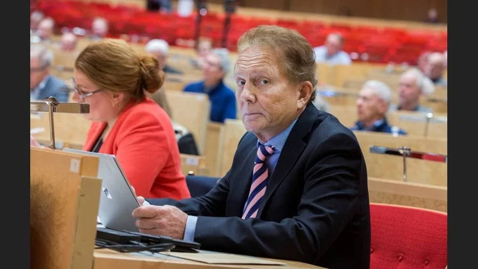 "Människor har blivit upprörda", säger Kenneth Backgård om ilskan efter datorinköpen på 98 kronor. Nu betalar han för den ena datorn. (Arkivbild)