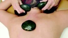 Det senaste på massagefronten är Hot stone massage. Med upphettade lavastenar masseras musklerna mjuka och fina.