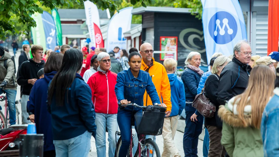 Demokratin är bara så stark som hur mycket befolkningen deltar i och tror på den.