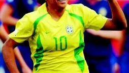 Umeå IK är först med att plocka över en brasiliansk spelare. 17-årige underbarnet Marta kommer att spela för klubben i fem månader. Och hon behövs, framför allt då Hanna Ljungberg är borta på grund av skada minst till mitten av sommaren.
FOTO: PRESSENS BILD