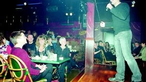 Om ett gott skratt verkligen förlänger livet ligger de som besökte Harry´s i förrgår riktigt bra till.
FOTO: HASSE JOHNSSON