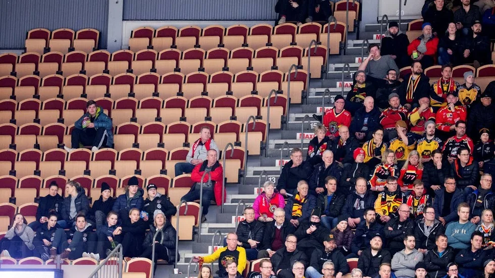 BOTTENREKORD. Publiken svek rejält i måndagsmatchen mellan Luleå-Brynäs. Det var faktiskt bottenrekord i en slutspelsmatch i Luleå.