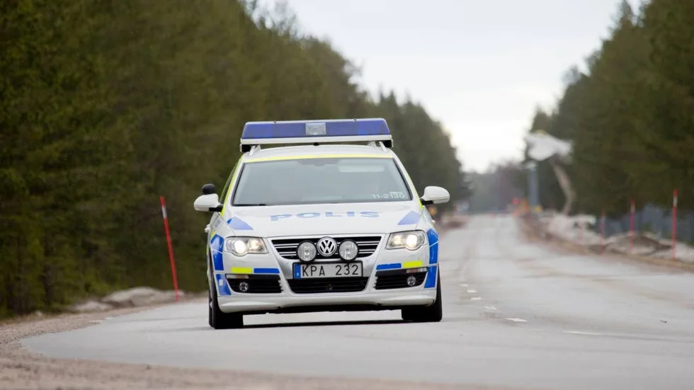 Under natten inledde polisen ett omfattande eftersök efter en man som påträffades utanför Roknäs under torsdagsmorgonen. (Arkivbild).