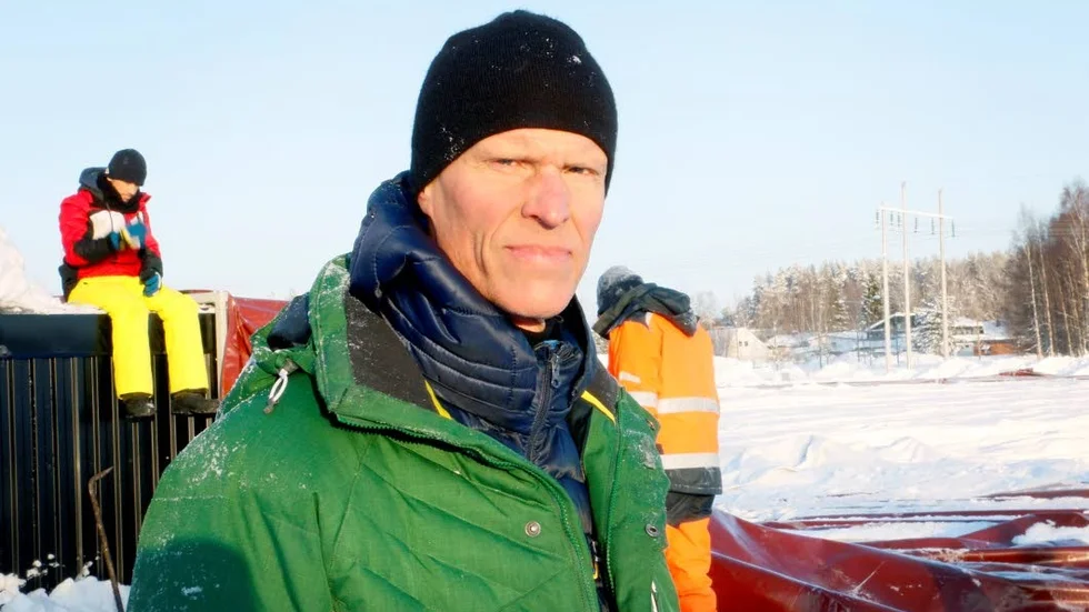 Misspassning. Projektledare Per Lenndin fick vid 10.30-tiden besked om att det troligen inte blir någon uppblåsning av fotbollshallen under lördagen.