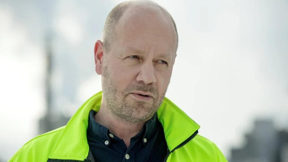 Johan Nilsson, Pite energi, beklagar att den bristande kommunikationen ställer till problem för folk. Men Pite energi bygger inte förrän tillräckligt många i samma område beställer bredband via fiber.