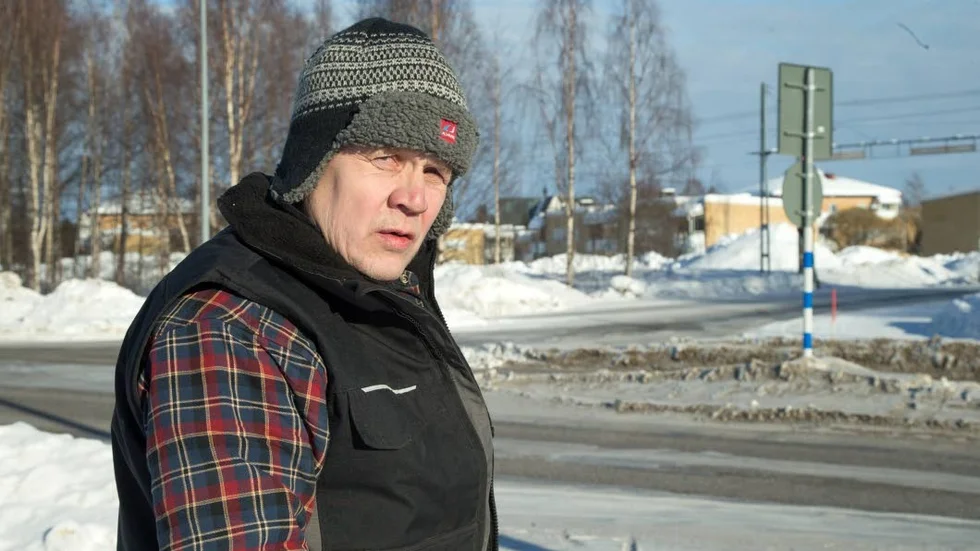 Orolig. Per-Erik Lindgren är rädd att det ska hända en olycka i korsningen innan några säkerhetsåtgärder vidtas.