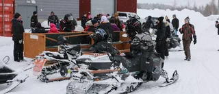 Skoterglädje i snöfallet