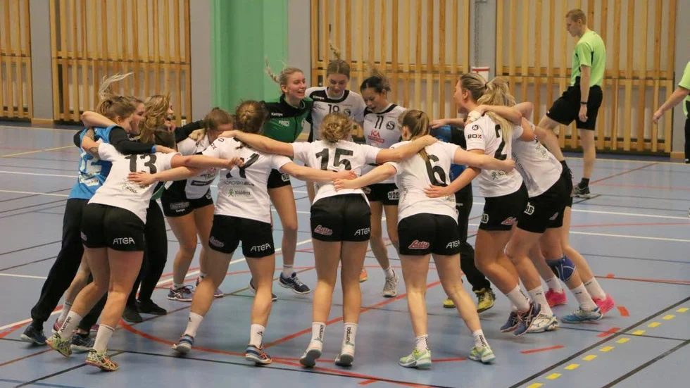 SEGERJUBEL. Strömnäs fick revansch och vann derbyreturen mot Lillpite i damtvåan.