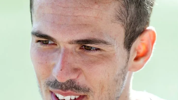 Emir Kujovic har lämnat skadehelvetet bakom sig och har blicken riktad framåt.
