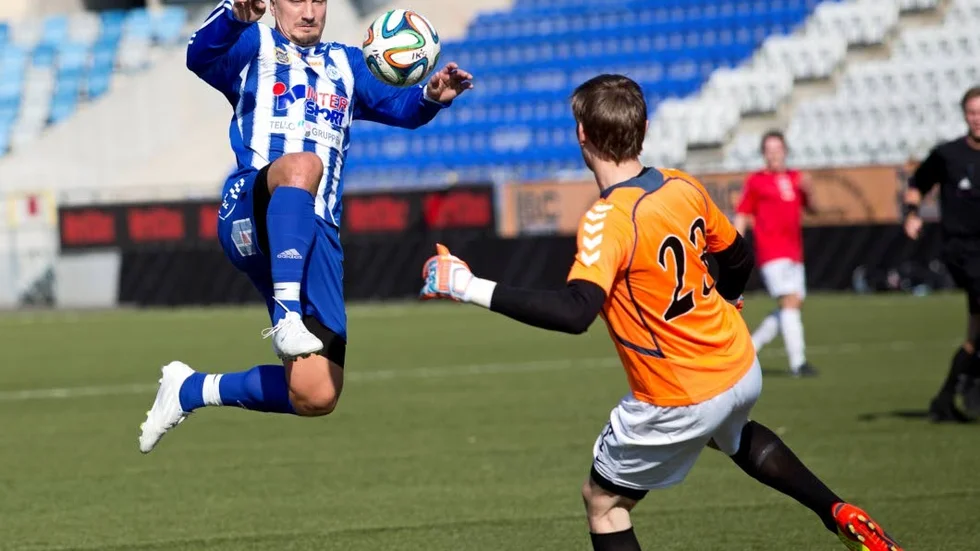 Andreas Lind och resten av "Randigt" stod upp bra mot division 1-nykomlingen Oskarshamns AIK.