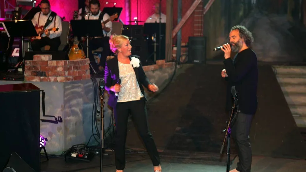 Maria Olofsson och Roland Chantre framförde Stevie Wonders "Isn't she lovely".