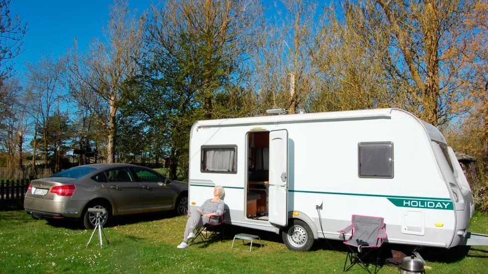 AVSLAPPNAT. Husvagnsfolket slår sig ofta till ro på en campingplats och stannar där några dagar. Foto: Arne Lindh