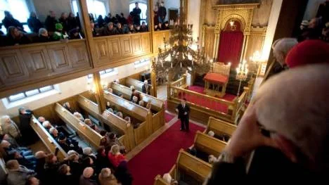 Synagogan var fullsatt till sista plats när förintelsens minnesdag uppmärksammades.