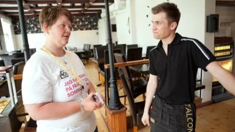 Anna Lindqvist från LO pratar med Johannes Hederberg om att sommarjobba och vad som är viktigt att tänka på.