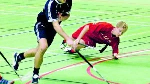 Foto: ANDERS STEINER Mikael Prinz stormar fram sedan han fått en motståndare på fall. Två mål blev det för Mikael när WIBK vann med 112.