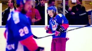 Foto: ANDERS LILJEGREN Linus Bladström har tränat två dagar med HV 71. Nu är han tillbaka i IK Oskarshamn där han har gjort två mål plus tre assists på 19 matcher den här säsongen.