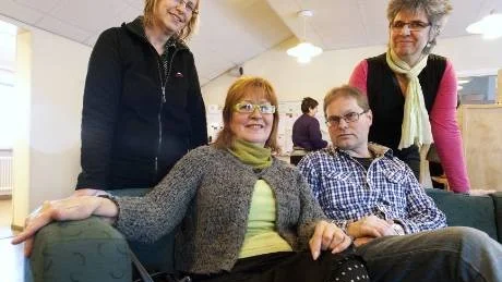 Lärarna Ann-Christin Hallgren, Eva Elvin, Hennele Melander och Jerker Hårdänge på Hagaskolan är positiva till lärarlegitimation, men tror att fler saker behövs för att höja statusen på läraryrket och höja elevernas kunskapsnivå.