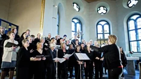 Anna Sköldh dirigerade kören i Vånga kyrka.