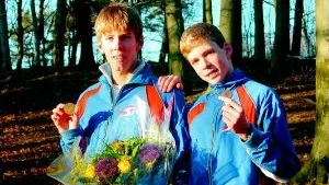 Oskar Danielson och lillebror Anton Danielsson hade en fin JSM-helg i Göteborg.  Oskar, 17, segrare på 1500 meter, medan Anton, 15, blev bronsmedaljör på 1000 meter med ett nytt fint personbästa - 2.44.42 blev tiden och det var det andra personbästat under tävlingarna.