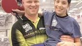 En riktig höjdare fick Malin Pettersson, blott 10 år, uppleva i går när förre förbundskaptenen Ulf Tickan Carlsson mötte Malin i bordtennis både i Linköping och Norrköping. Den förre förbundskaptenen tror på en lysande framtid för Norrköpings-Malin.
FOTO: JANNE FORSBY
