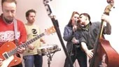 Freeway Jackals  spelar skitig och oputsad rockabilly. Från vänster: Christian Wilson,  Ricky Larsson, Angelica Wilson och Martin Gustafsson.	
FOTO: ANITA KJELLBERG